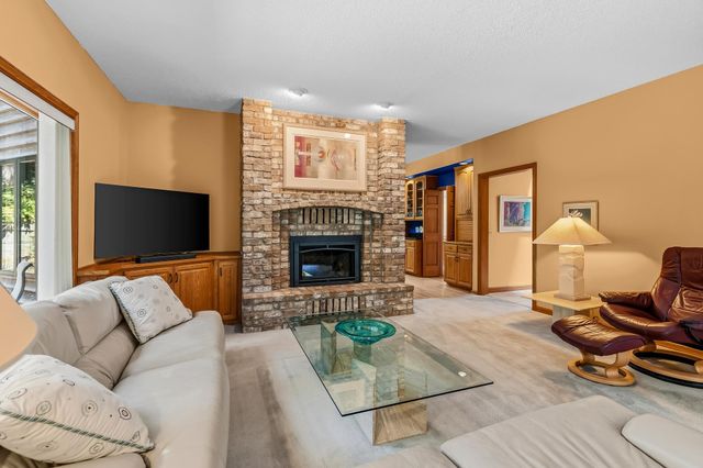 655 Evergreen Circle, Shoreview, MN 55126