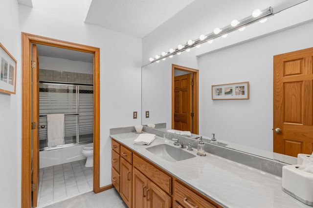 655 Evergreen Circle, Shoreview, MN 55126