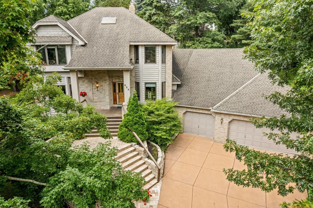 655 Evergreen Circle, Shoreview, MN 55126 — exterior