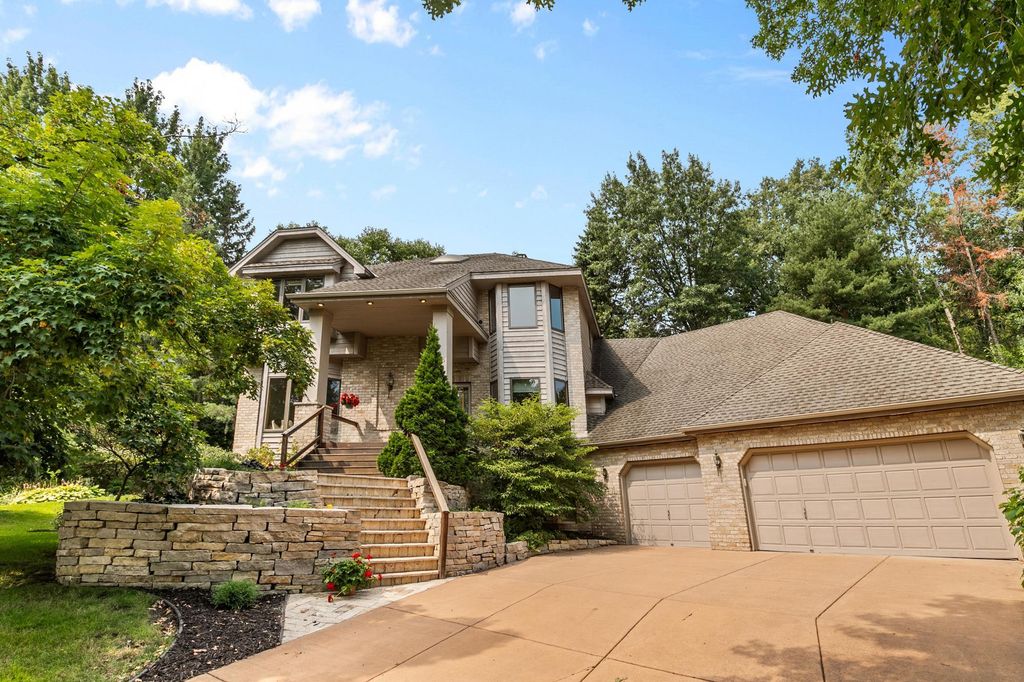 655 Evergreen Circle, Shoreview, MN 55126 — photo 2
