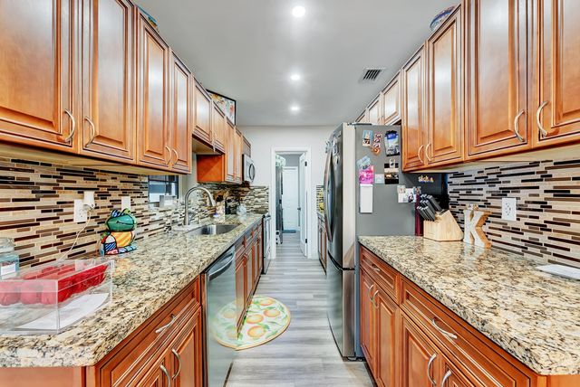 661 Eagle Circle, Delray Beach, FL 33444