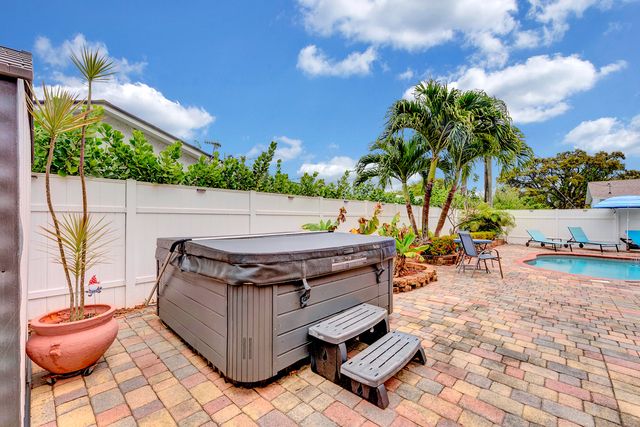 661 Eagle Circle, Delray Beach, FL 33444