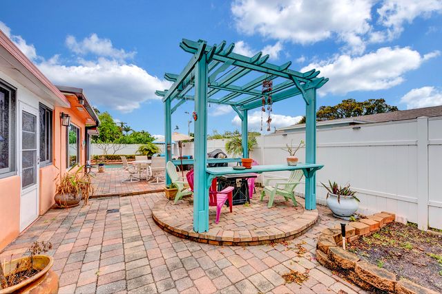 661 Eagle Circle, Delray Beach, FL 33444