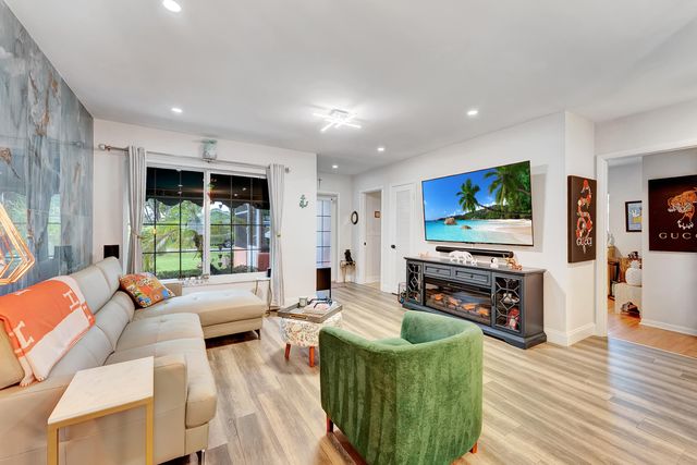 661 Eagle Circle, Delray Beach, FL 33444