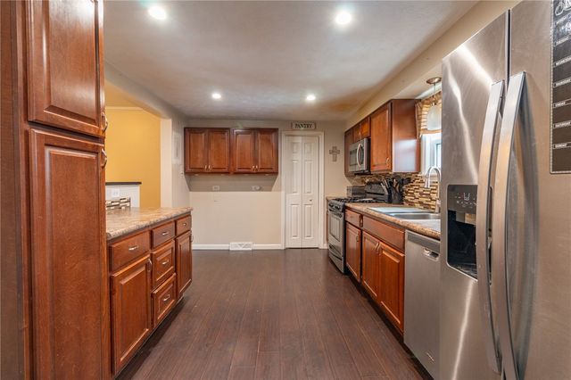 6808 Monroe Ave, West Mifflin, PA 15122