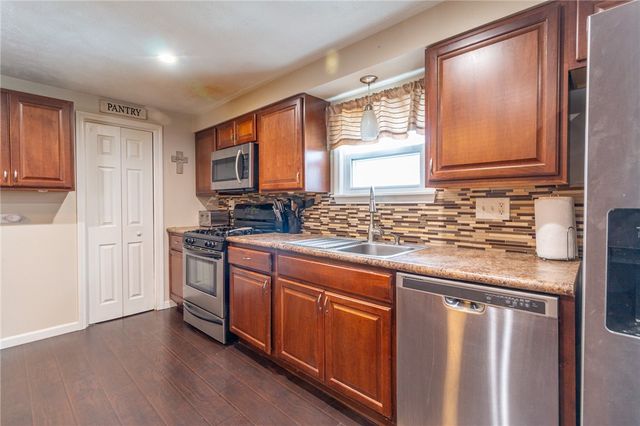 6808 Monroe Ave, West Mifflin, PA 15122