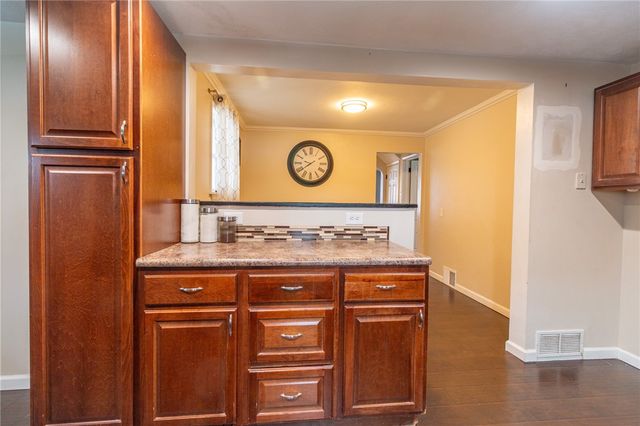 6808 Monroe Ave, West Mifflin, PA 15122