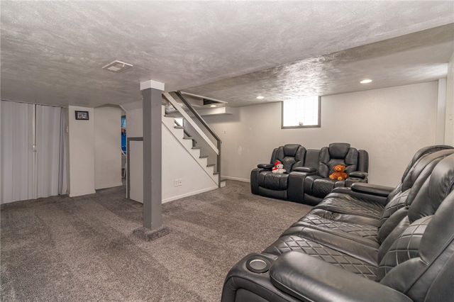 6808 Monroe Ave, West Mifflin, PA 15122