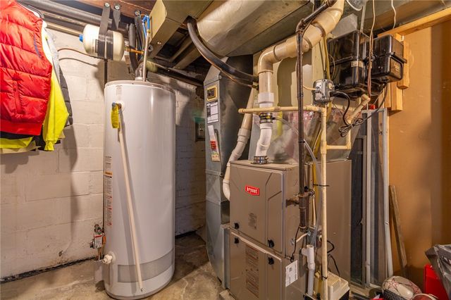 6808 Monroe Ave, West Mifflin, PA 15122