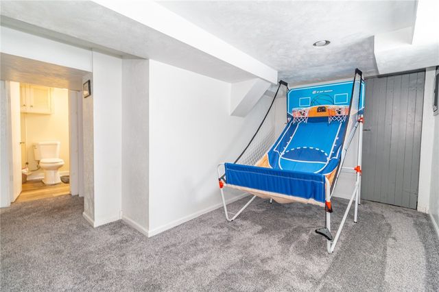 6808 Monroe Ave, West Mifflin, PA 15122