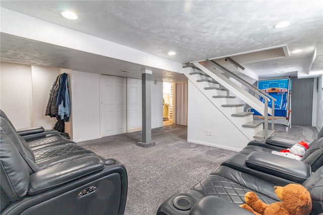 6808 Monroe Ave, West Mifflin, PA 15122