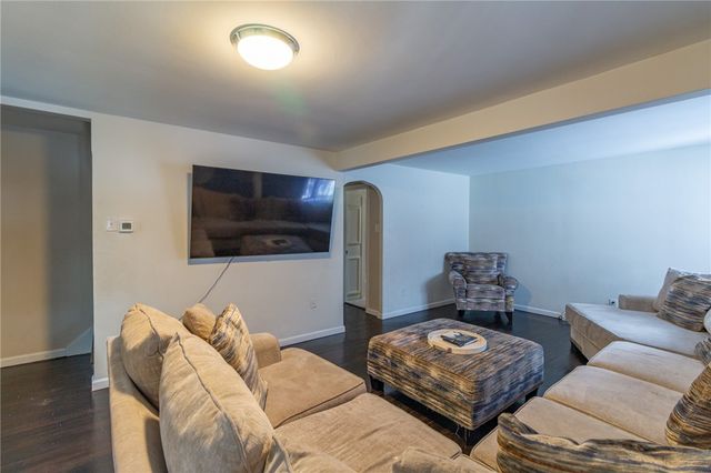 6808 Monroe Ave, West Mifflin, PA 15122