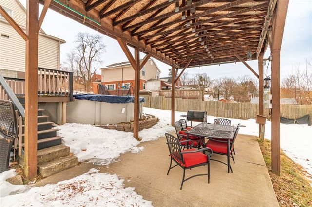 6808 Monroe Ave, West Mifflin, PA 15122