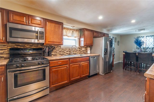 6808 Monroe Ave, West Mifflin, PA 15122