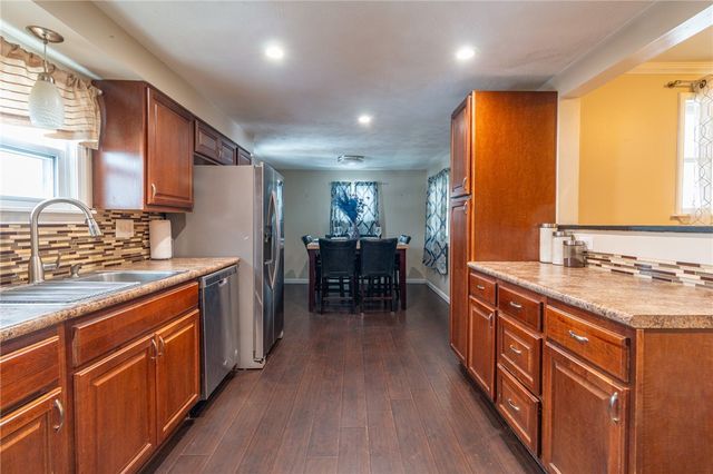 6808 Monroe Ave, West Mifflin, PA 15122