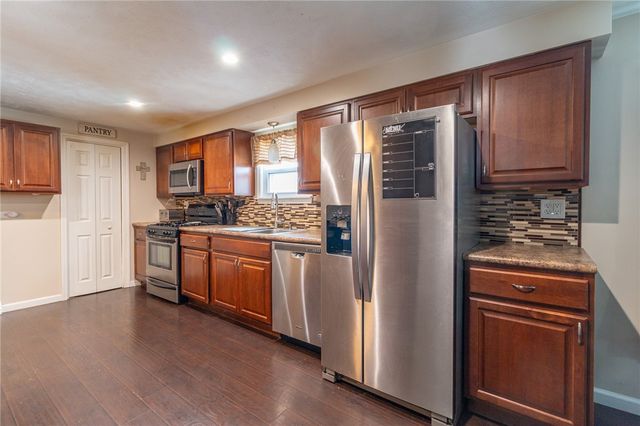 6808 Monroe Ave, West Mifflin, PA 15122