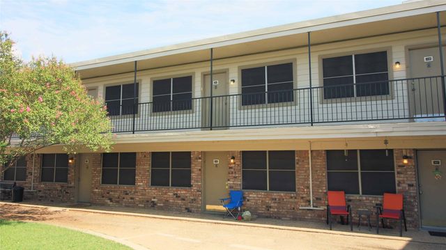 101 Westcourt Drive, Cleburne, TX 76033