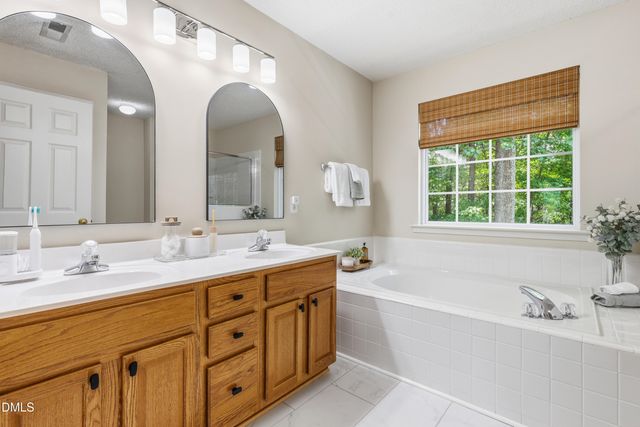 1211 Waterford Green Drive, Apex, NC 27502