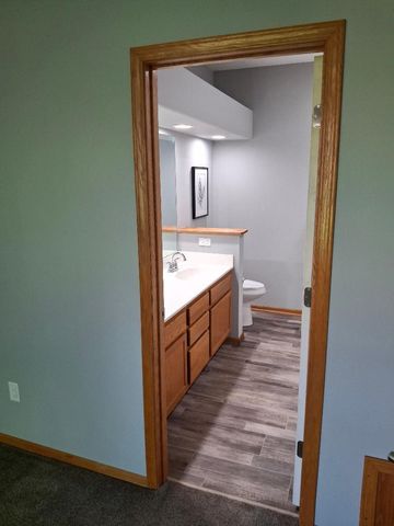 2704 Oak Ridge Trail, Woodbury, MN 55125