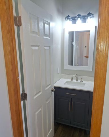 2704 Oak Ridge Trail, Woodbury, MN 55125