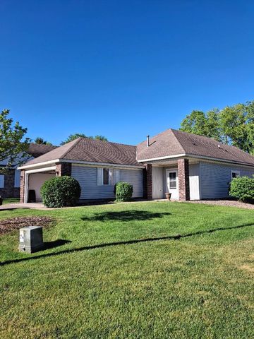 2704 Oak Ridge Trail, Woodbury, MN 55125
