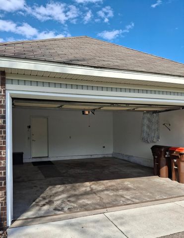 2704 Oak Ridge Trail, Woodbury, MN 55125