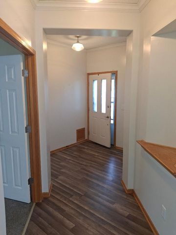 2704 Oak Ridge Trail, Woodbury, MN 55125