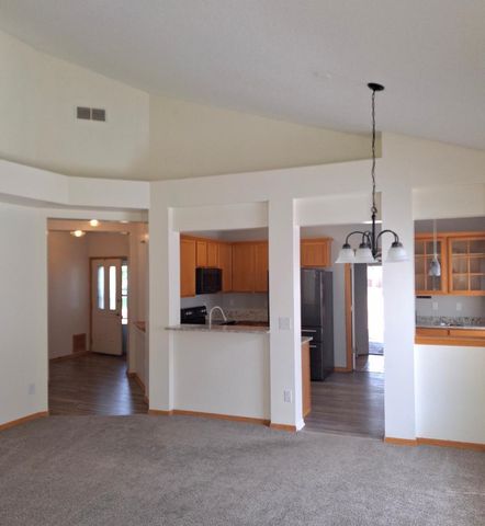 2704 Oak Ridge Trail, Woodbury, MN 55125