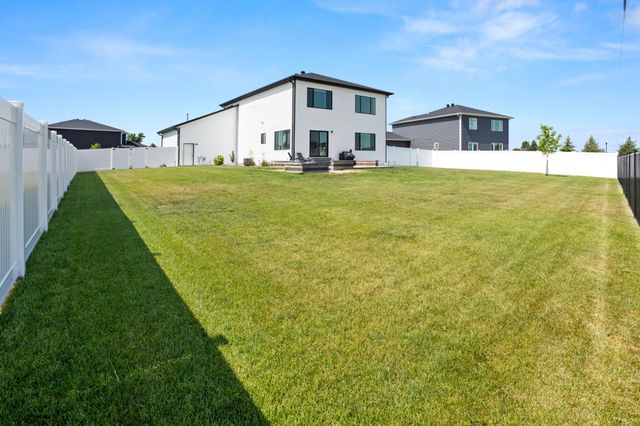 6012 31st Street S, Fargo, ND 58104