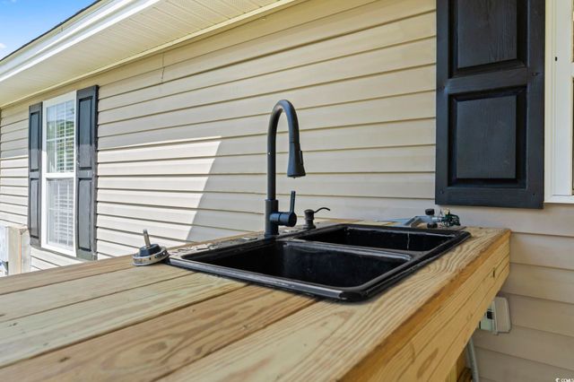 568 Rosedale Dr., Aynor, SC 29511
