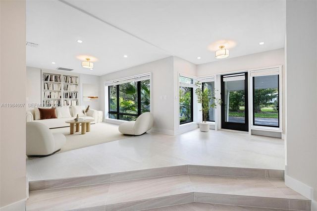 6220 SW 123rd Ter, Pinecrest, FL 33156