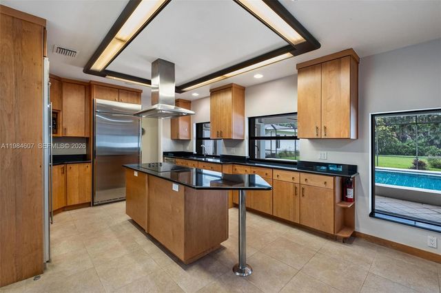 6220 SW 123rd Ter, Pinecrest, FL 33156