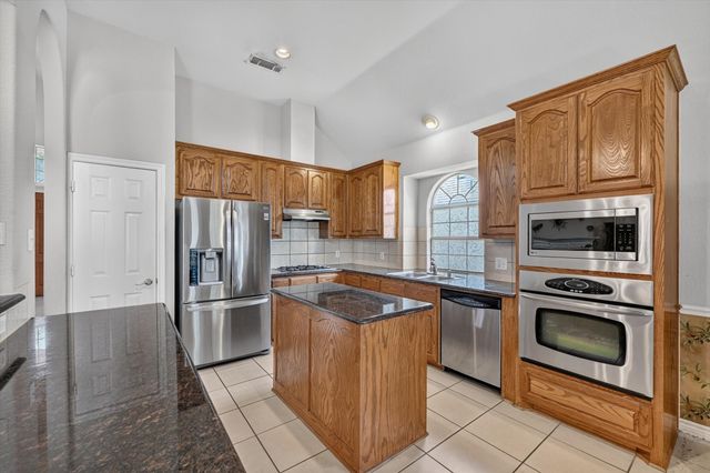 358 Fairlanding Avenue, Fairview, TX 75069