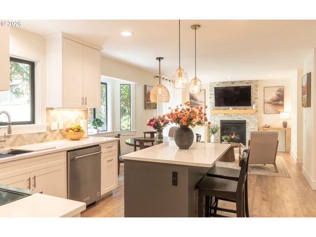 13143 VERMEER Dr, Lake Oswego, OR 97035