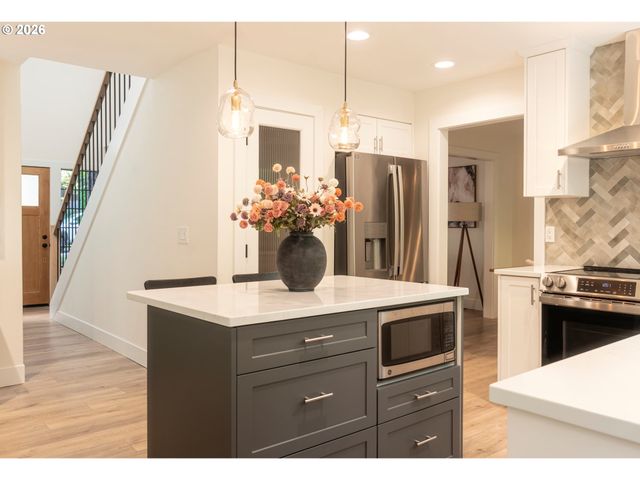 13143 VERMEER Dr, Lake Oswego, OR 97035