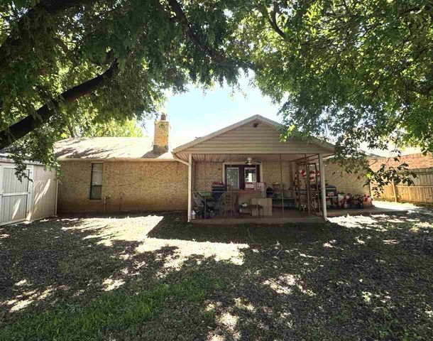 2406 NE 35th St, Lawton, OK 73507