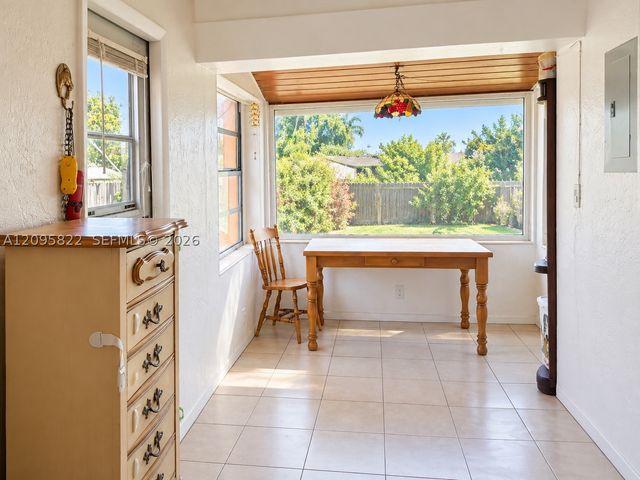 2343 Mckinley St, Hollywood, FL 33020