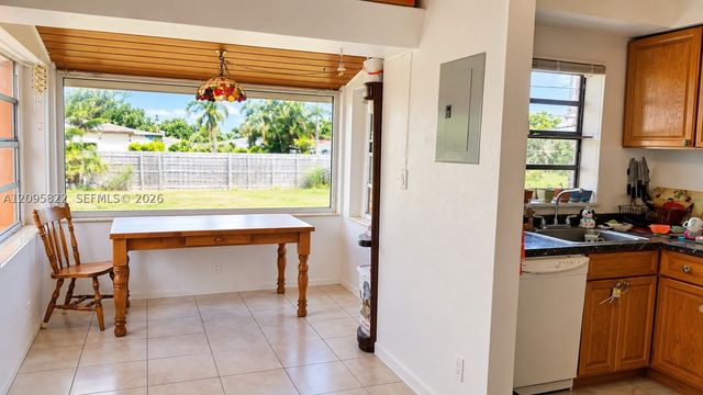 2343 Mckinley St, Hollywood, FL 33020