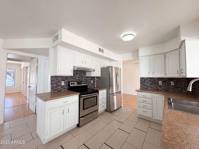 4260 E VINEYARD Road, Phoenix, AZ 85042