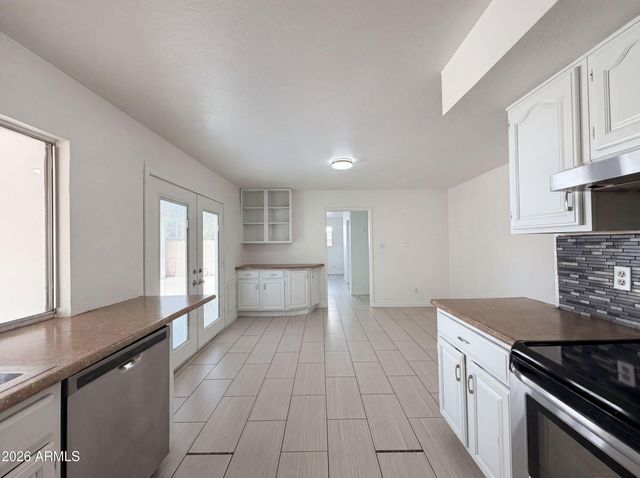 4260 E VINEYARD Road, Phoenix, AZ 85042