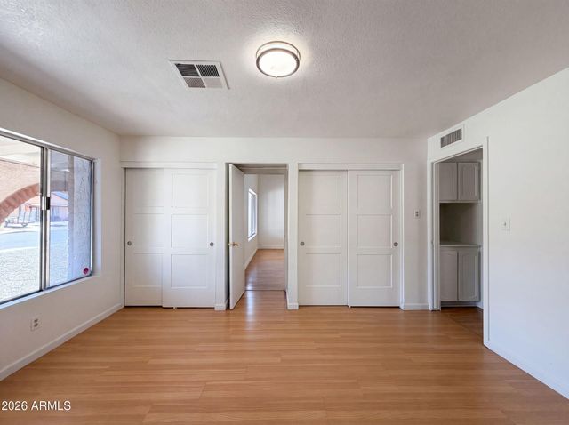 4260 E VINEYARD Road, Phoenix, AZ 85042