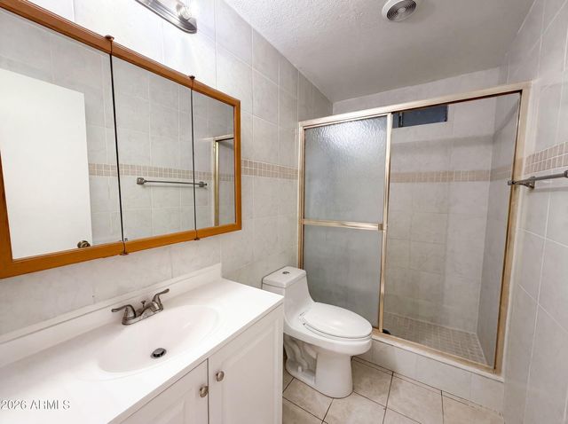 4260 E VINEYARD Road, Phoenix, AZ 85042