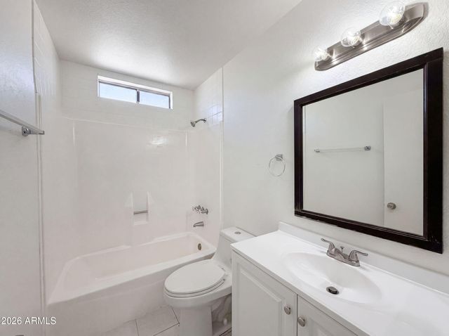 4260 E VINEYARD Road, Phoenix, AZ 85042