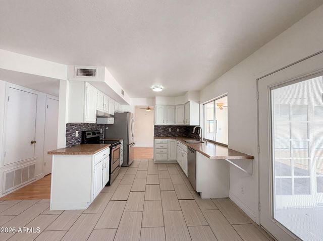 4260 E VINEYARD Road, Phoenix, AZ 85042