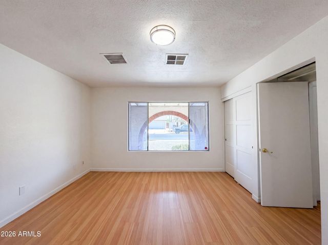 4260 E VINEYARD Road, Phoenix, AZ 85042