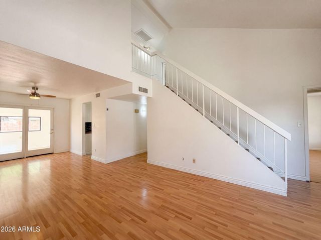 4260 E VINEYARD Road, Phoenix, AZ 85042