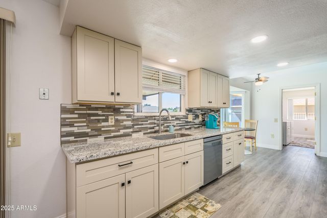 21439 N PALM DESERT Drive, Sun City West, AZ 85375