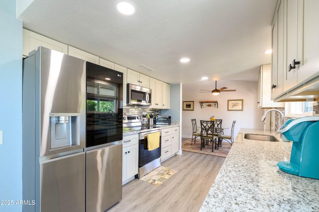 21439 N PALM DESERT Drive, Sun City West, AZ 85375