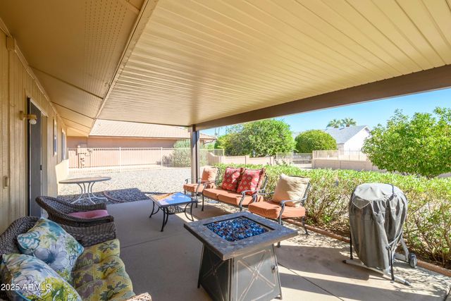 21439 N PALM DESERT Drive, Sun City West, AZ 85375