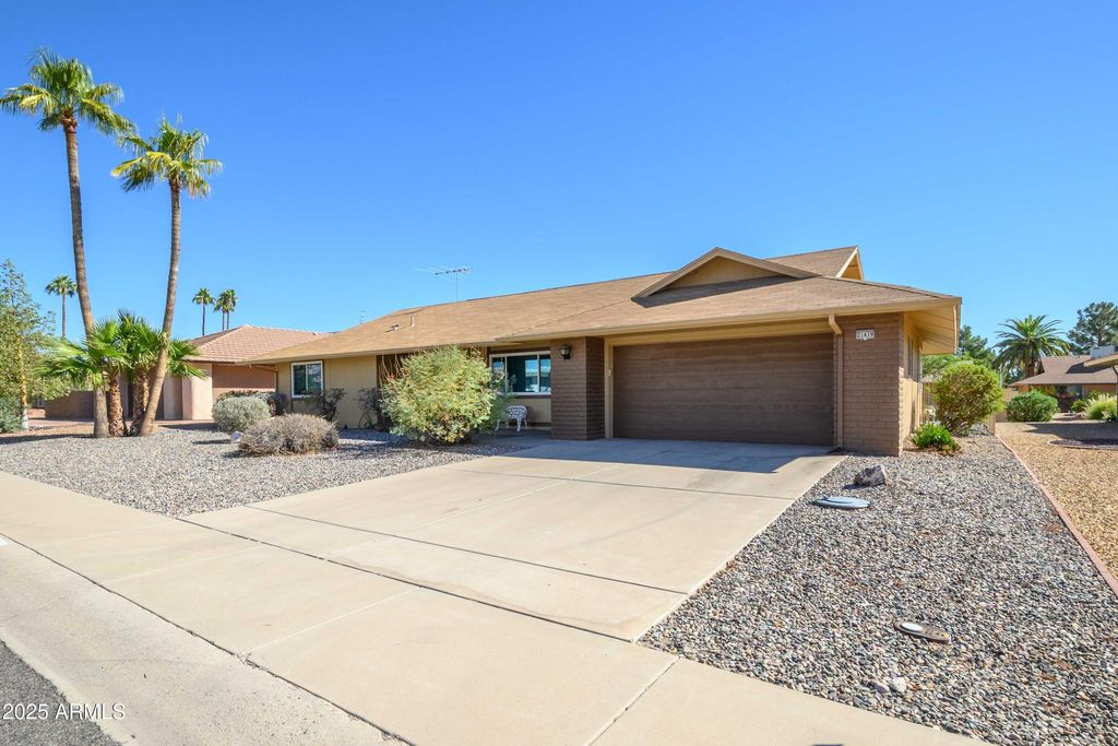21439 N PALM DESERT Drive, Sun City West, AZ 85375